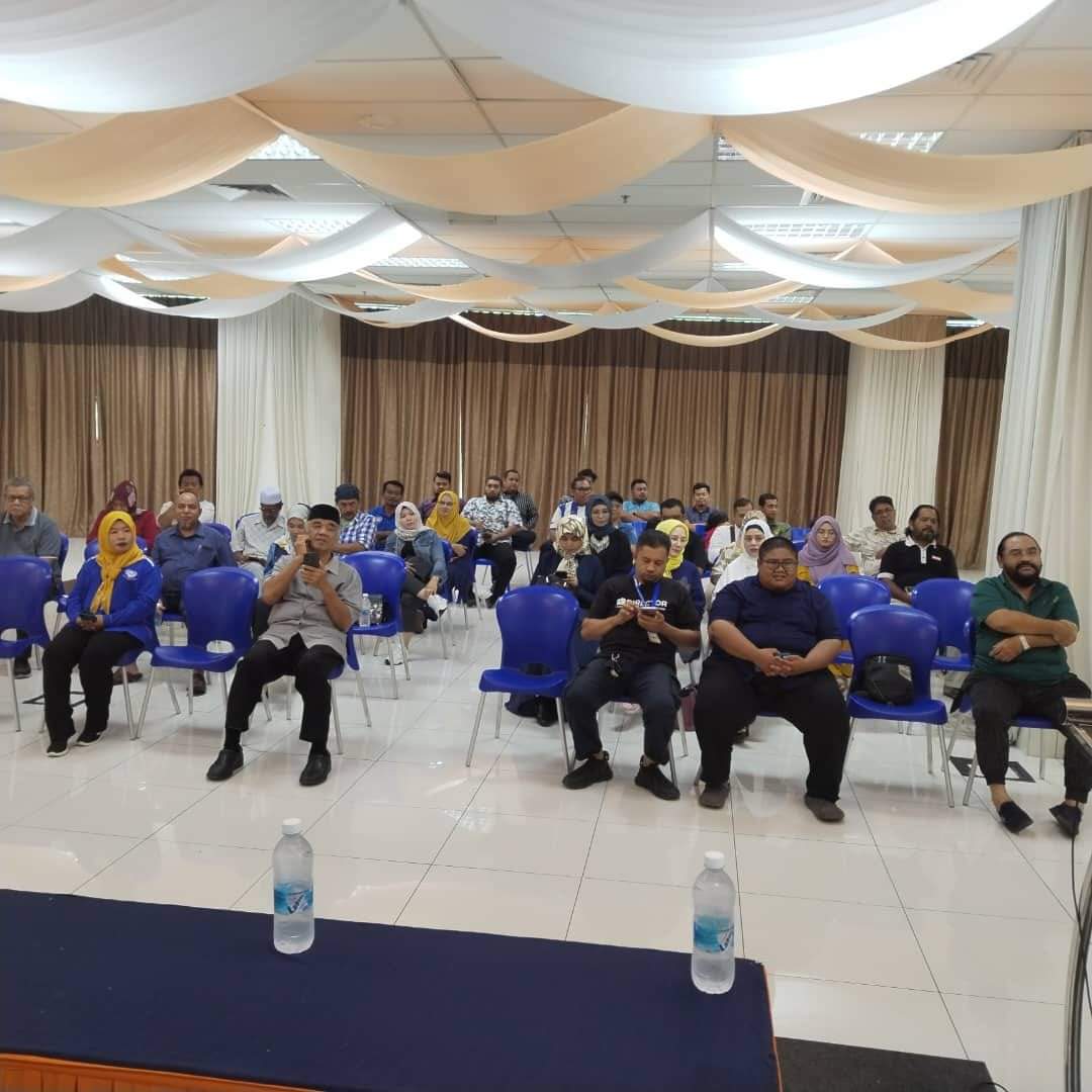 Sesi taklimat dan latihan pekerja Millennium Metier
